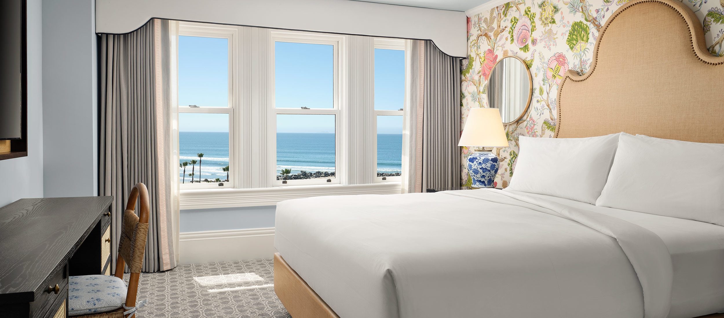 Victorian oceanfront guest room with 1 king bed