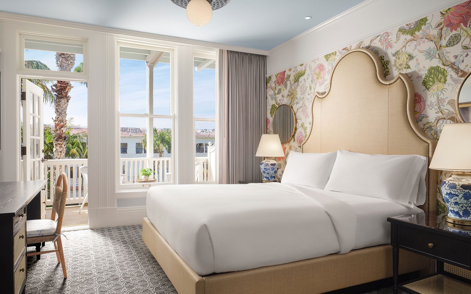 Victorian Courtyard View Balcony/Veranda – Hearing Accessible