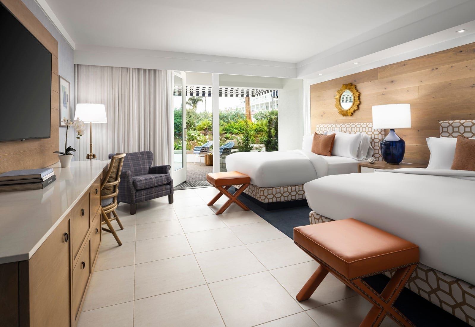 Cabana Resort View Terrace with Fire Pit – Mobility Accessible with Tub