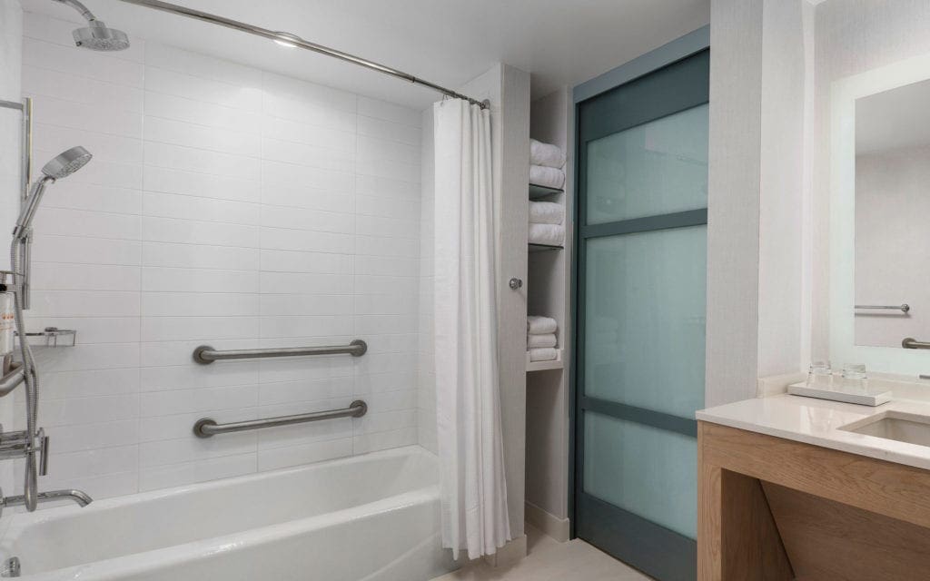 the views mobility tub