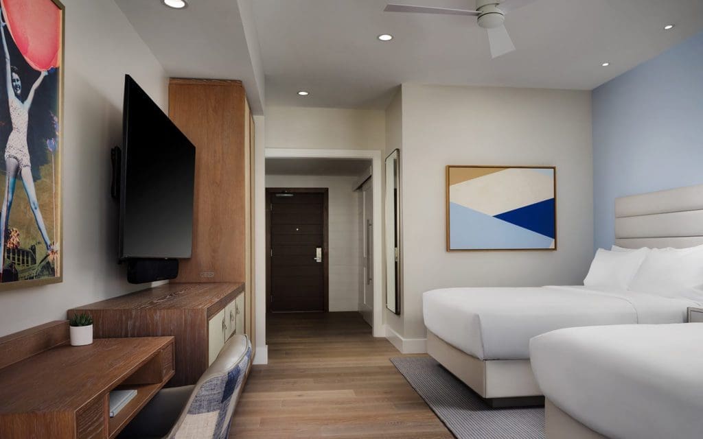 Bedroom with 2 queens