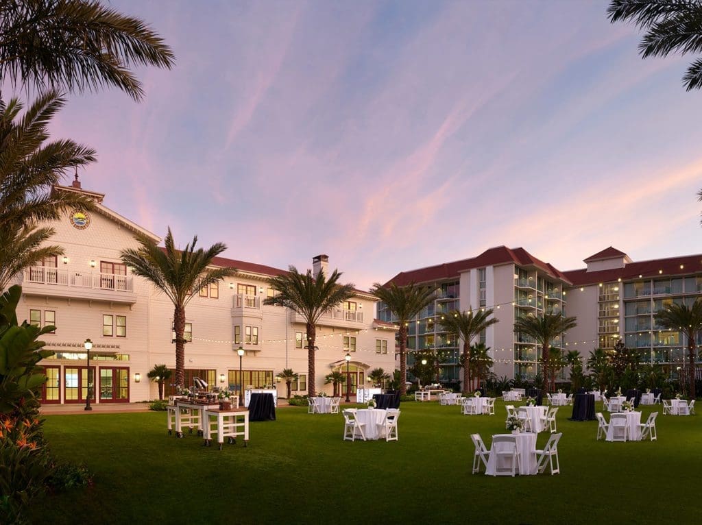 Southpointe Lawn reception at sunset